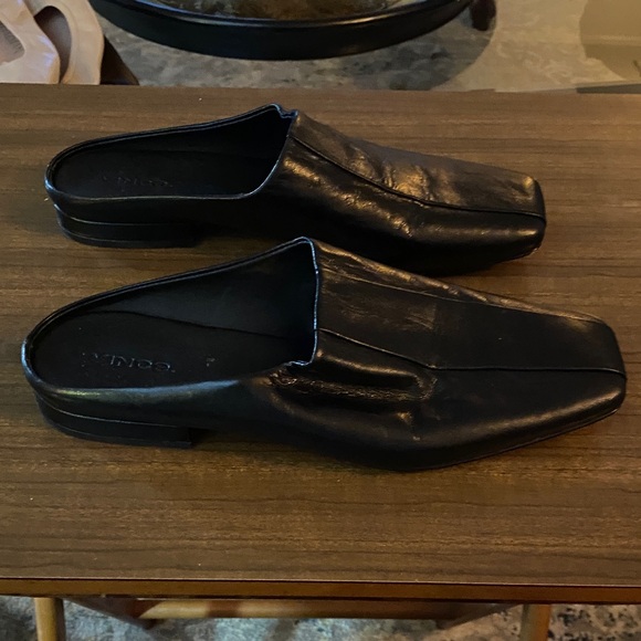 Vince women’s  Black Leather Slip-On Loafers - Picture 6 of 6